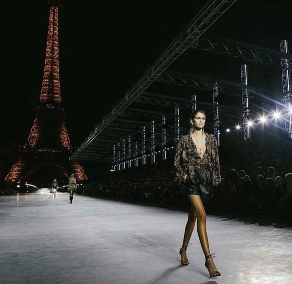 <p>Kaia Gerber stieg dieses Jahr zum gefragtesten Newcomer Model auf. Die Tochter von Cindy Crawford war der Star der internationalen Fashion Weeks und zog auf dem Runway der Yves Saint Laurent Fashion Show vor dem Eiffelturm in Paris alle Blicke auf sich. </p>