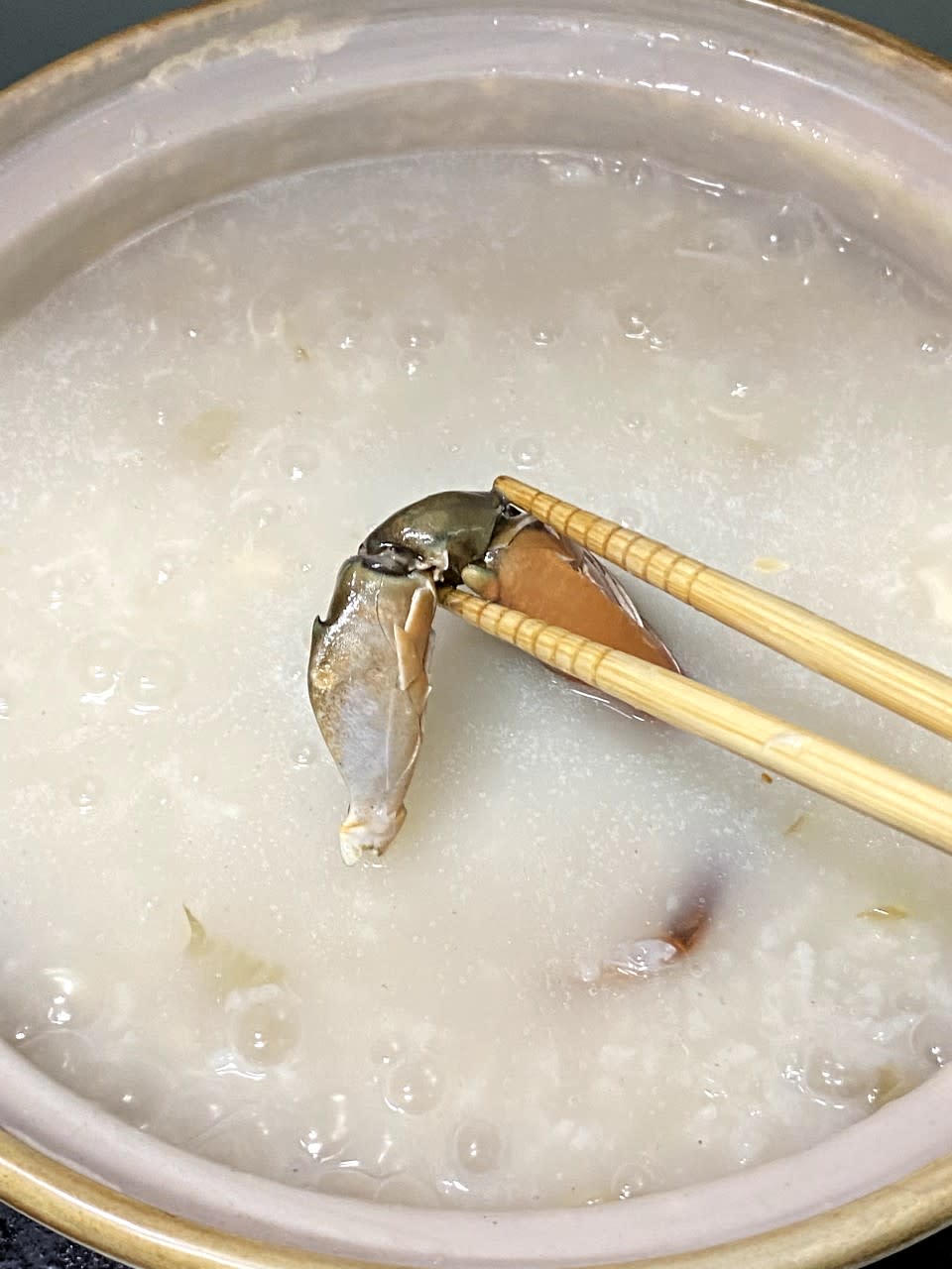 三餸一湯食譜│暖身晚餐！砂鍋海鮮粥/韭菜雞蛋煎餃/酸辣無骨鳯爪/蟲草花湯