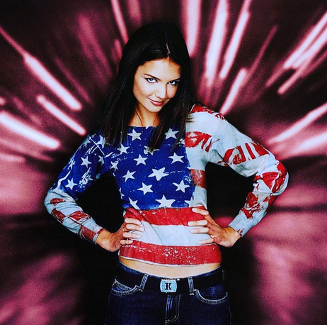 <p>Katie’s look may read coy but she’s just trying to wish you a “Happy 4th of July!” (Photo: <a rel="nofollow noopener" href="https://www.instagram.com/p/BWJZH3wB6Zx/?hl=en" target="_blank" data-ylk="slk:Katie Holmes via Instagram;elm:context_link;itc:0;sec:content-canvas" class="link ">Katie Holmes via Instagram</a>) </p>