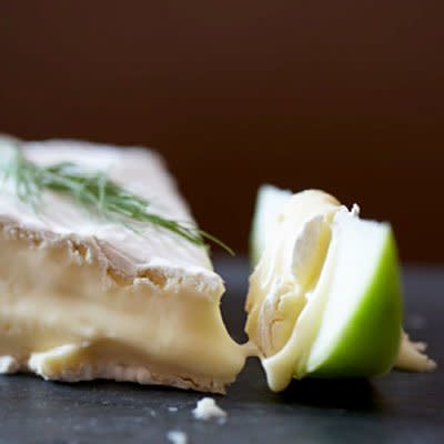 Brie With Apple Slices
