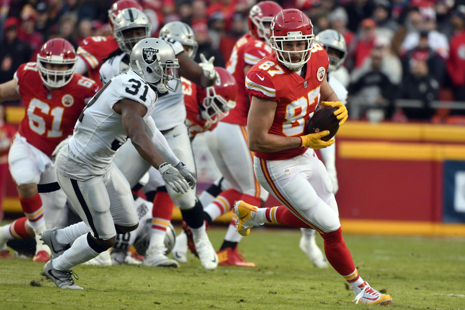 Kansas City Chiefs tight end Travis Kelce (87) makes a catch in front of Oakland Raiders safety Marcus Gilchrist (31) during the first half of an NFL football game in Kansas City, Mo., Sunday, Dec. 30, 2018. (AP Photo/Ed Zurga)