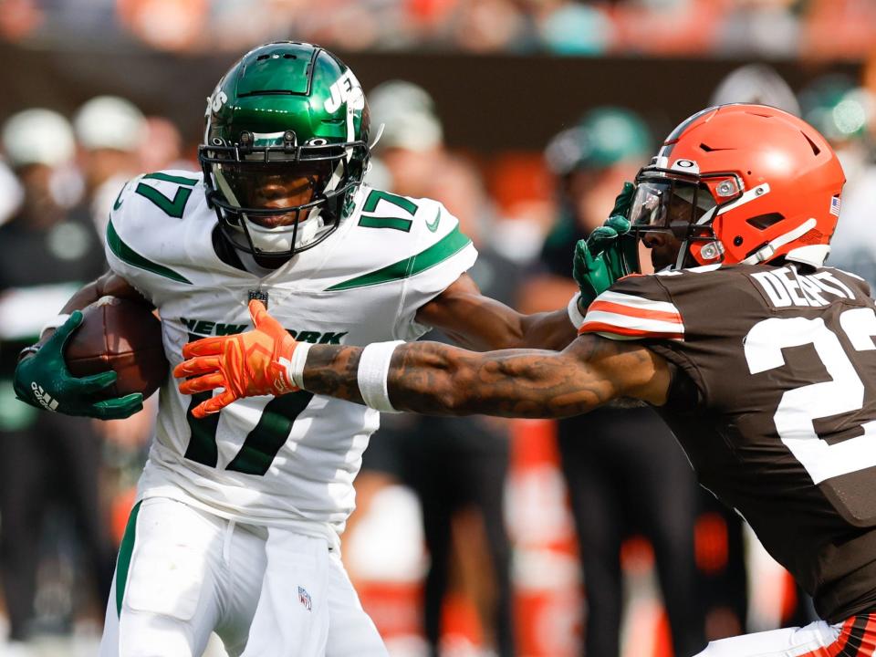 Garrett Wilson fights off a defender against the Cleveland Browns.