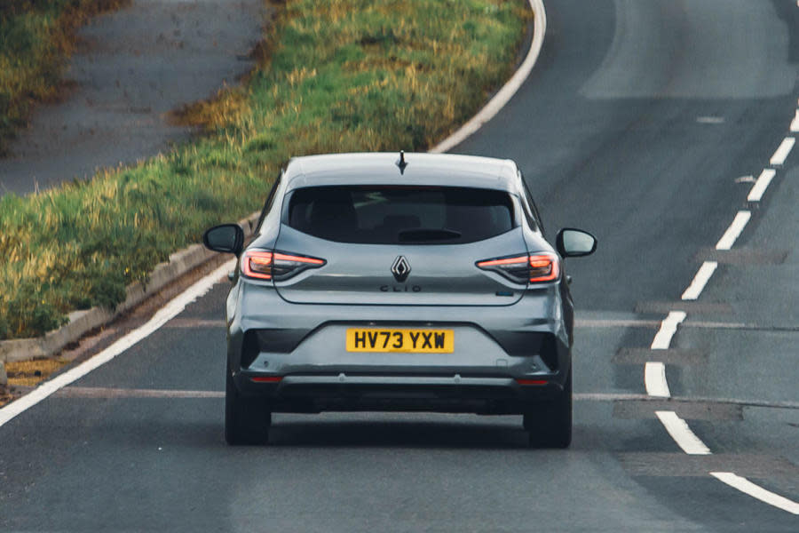 Renault Clio rear tracking