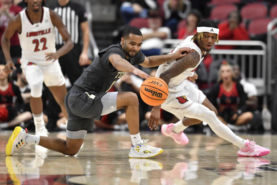 Georgia Tech guard Kyle Sturdivant (1) battles Louisville guard El Ellis (3) for a loose ball during the second half of an NCAA college basketball game in Louisville, Ky., Wednesday, Feb. 1, 2023. Louisville won 68-58. (AP Photo/Timothy D. Easley)