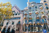 <p>Known as one of the most prolific architects of Catalan Modernism, Antoni Gaudí was given complete creative freedom to renovate Josep Batlló's Barcelona home in 1904. The exuberant facade was inspired by marine life with recycled stone, glass, and ceramics coming together to create three distinct sections: a base level boasting a skeletal appearance, a middle section bursting with patterns and color, and a scale-like roof. One of the most unique spaces of <a href="https://www.casabatllo.es/en/" rel="nofollow noopener" target="_blank" data-ylk="slk:Casa Batlló;elm:context_link;itc:0;sec:content-canvas" class="link ">Casa Batlló</a>, the loft features a series of 60 catenary arches, mimicking the ribcage of an animal. <br></p>