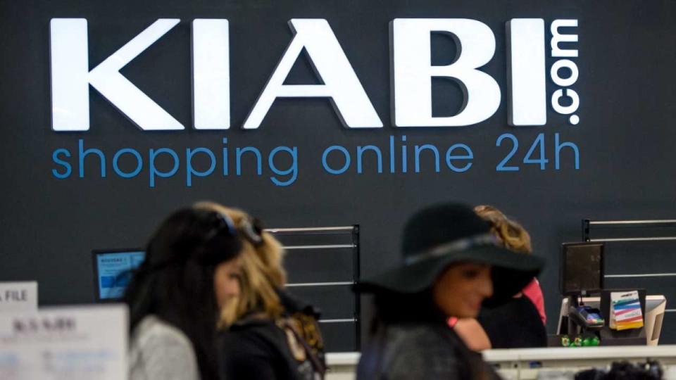 This picture taken on September 23, 2014 shows the logo of the brand's website inside a shop of French clothing company Kiabi in Faches-Thumesnil, northern France.   AFP PHOTO / PHILIPPE HUGUEN (Photo by PHILIPPE HUGUEN / AFP)