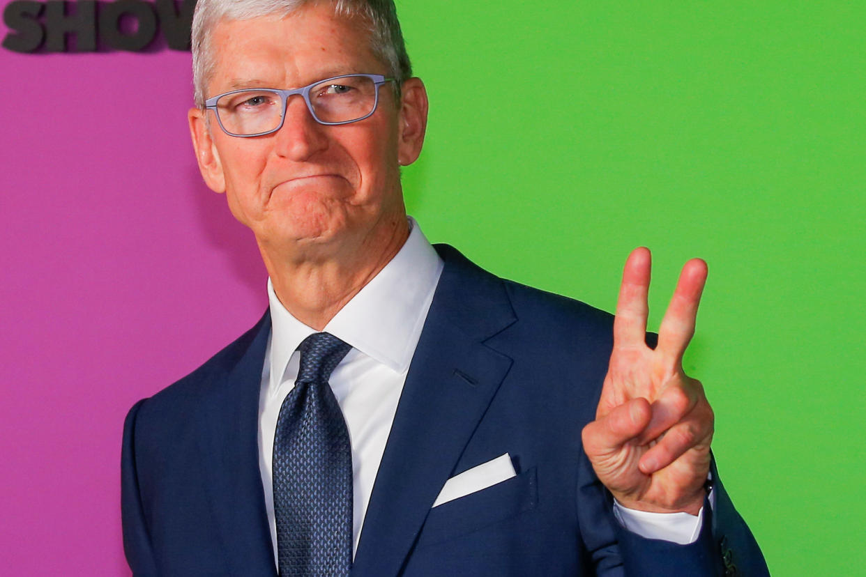 Apple CEO Tim Cook arrives to the global premiere for Apple's "The Morning Show" at the Lincoln Center in the Manhattan borough of New York City, U.S., October 28, 2019.  REUTERS/Eduardo Munoz