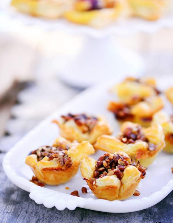 Bouchées feuilletée apéritives au brie, aux pommes et noix de pécan