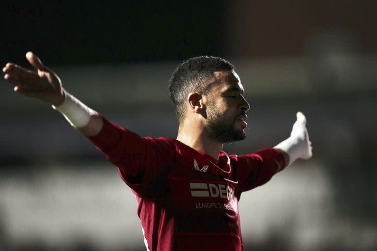 El marroquí Youness En-Nesyri marcó un hat-trick en la goleada de Sevilla a Linares.