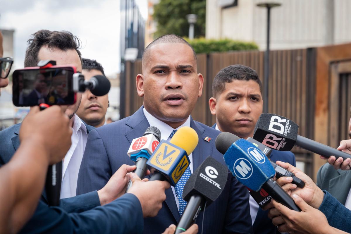 Venezuelan Supreme Court lifts political disqualification of a journalist and a former deputy