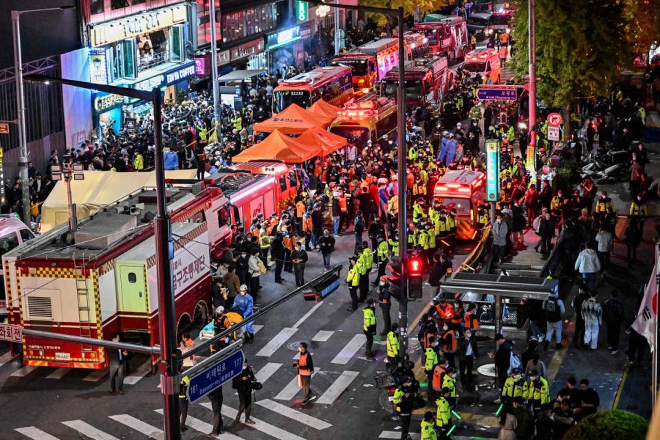 Onlookers, police and paramedics in the popular nightlife district of Itaewon (AFP via Getty Images)