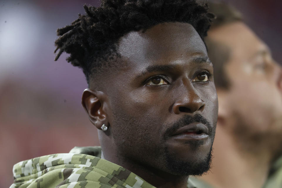 Antonio Brown's brazen attempt to circumvent the NFL's proof-of-vaccination mandates taught us something about those mandates. (Kim Klement-USA TODAY Sports)