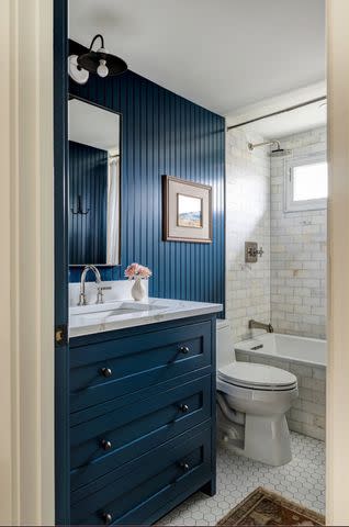 39 Shiplap Bathroom Ideas For Traditional Farmhouse Fans to Modern ...