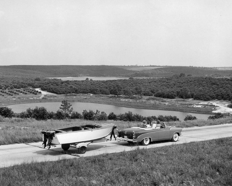 Ocee in 1957. A tourist who turns off onto a side road for a look at the Central Florida hill and lake area.