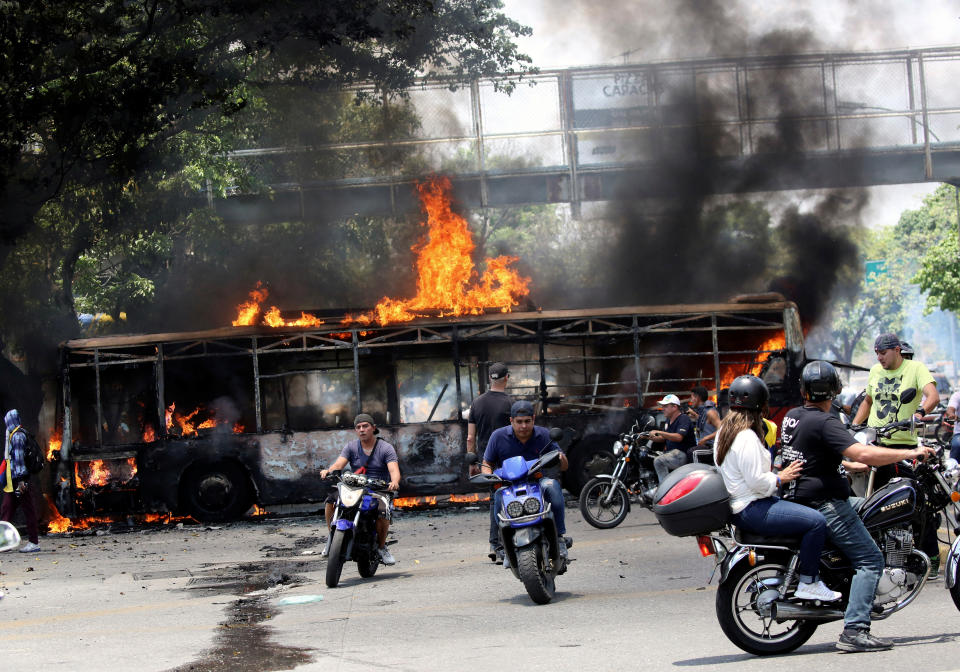 FOTOS | Enfrentamientos en Venezuela tras llamado de Guaidó a la rebelión militar