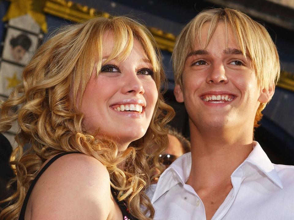 Hilary Duff และ Aaron Carter ในรอบปฐมทัศน์ของ 'The Lizzie McGuire Movie' ในปี 2003 (Getty)