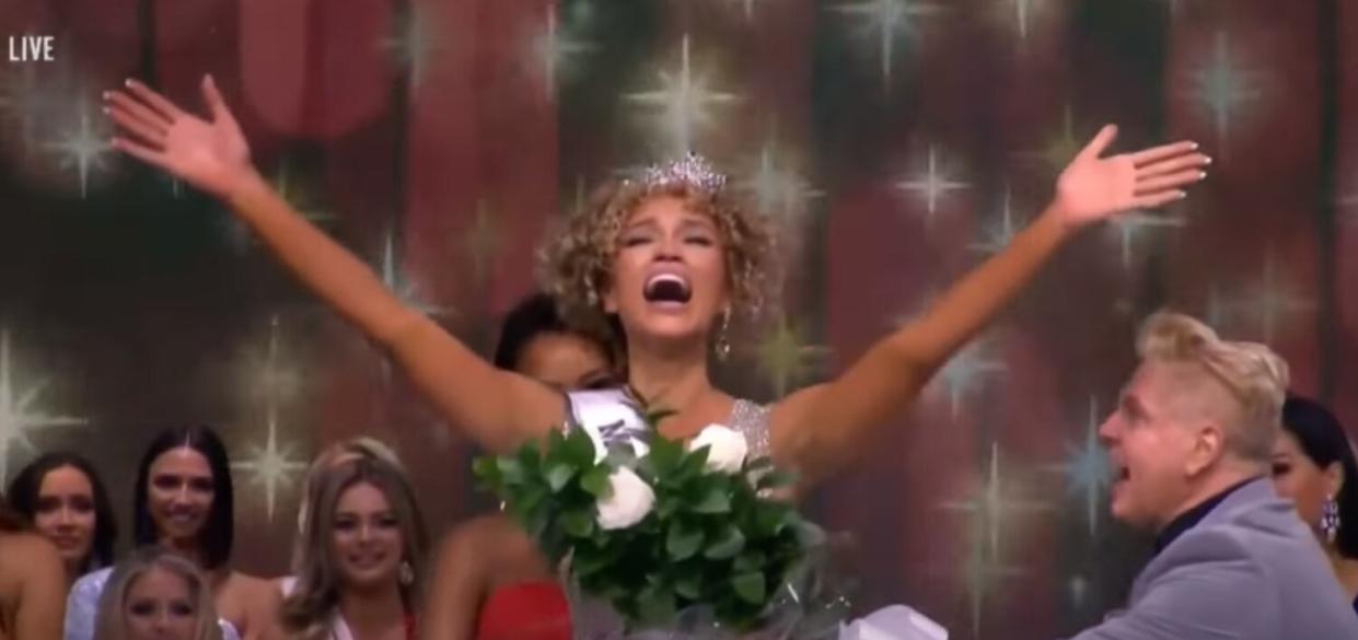 Crowning Moment: MISS USA 2021 : Elle Smith of Kentucky