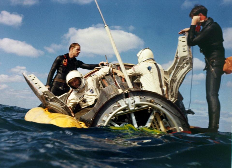 Thomas Stafford (left) and Walter Schirra (right) splash down after Gemini 6 in December 1965