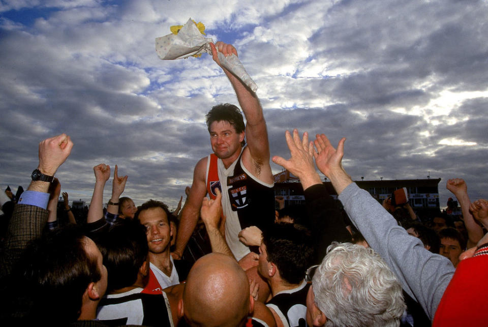 Danny Frawley of the Saints is chaired off the ground after his last match after the round 22 AFL match between the St Kilda Saints and Footscray 1995, in Melbourne, Australia. (Photo by Getty Images)