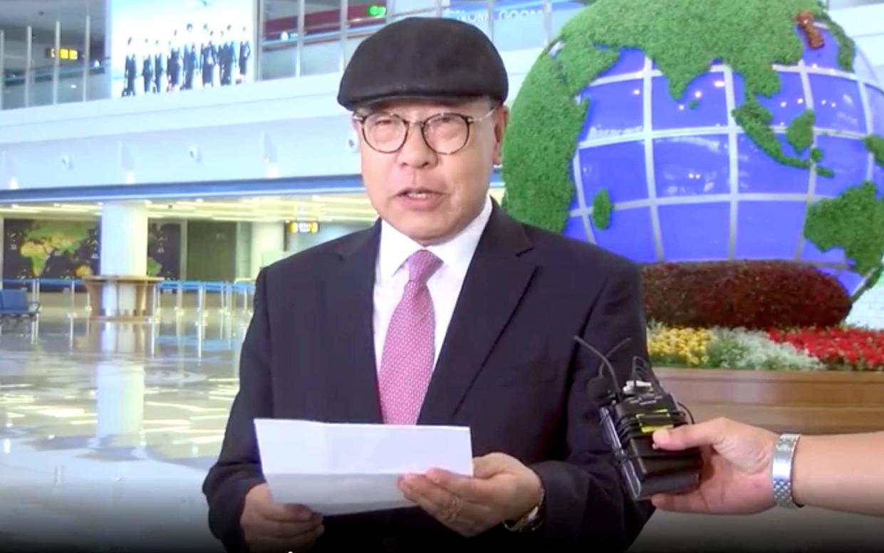 Choe In-guk gave a statement to media as he arrived in the North to permanently resettle - Uriminzokkiri