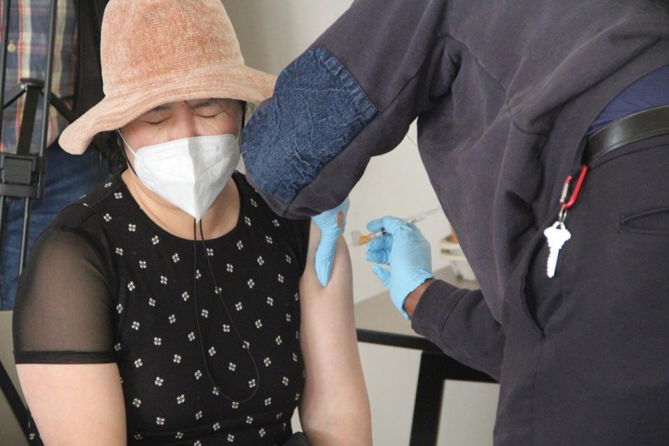 華埠舉行臨時疫苗接種活動，共計300人打了嬌生疫苗。（記者李晗 / 攝影）