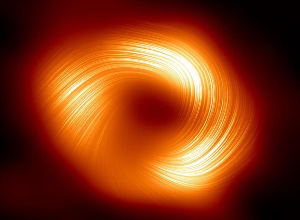 Vista del agujero negro supermasivo Sagitario A* de la Vía Láctea en luz polarizada (EHT Collaboration)