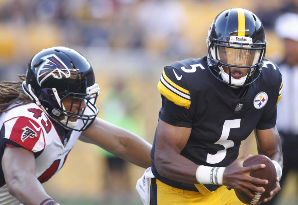 Aug 20, 2017; Pittsburgh, PA, USA; Pittsburgh Steelers quarterback Joshua Dobbs (5) scrambles under pressure from Atlanta Falcons linebacker Jack Lynn (43) during the third quarter at Heinz Field. The Steelers won 17-13. Mandatory Credit: Charles LeClaire-USA TODAY Sports