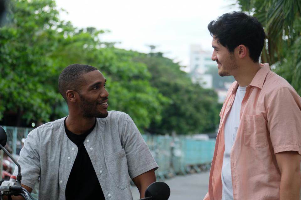 Parker Sawyers and Henry Golding in Monsoon (Đạt Vũ/Peccadillo Pictures)