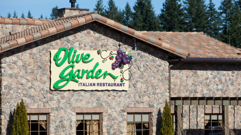 Olive Garden restaurant front