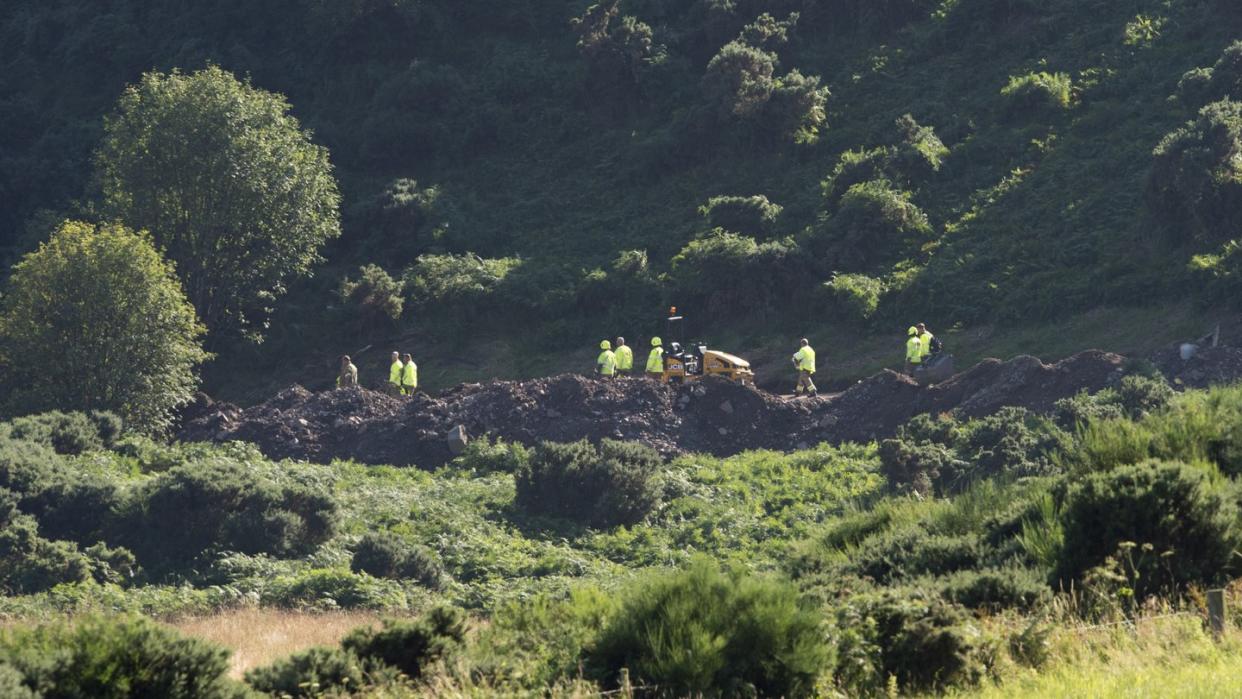 Einsatzkräfte arbeiten an der Unfallstelle nahe Stonehaven.