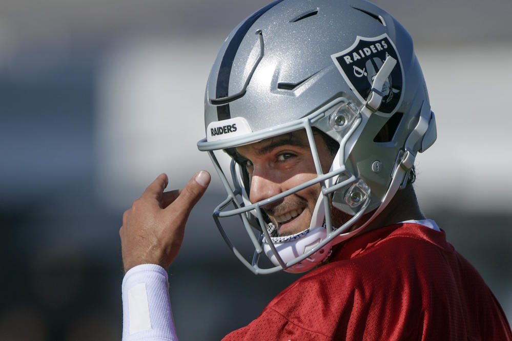 Raiders QB Derek Carr calls on all NFL team owners, execs, and coaches to  open up their emails