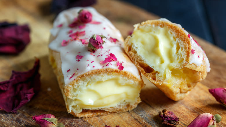 eclair filled with crème pâtissière