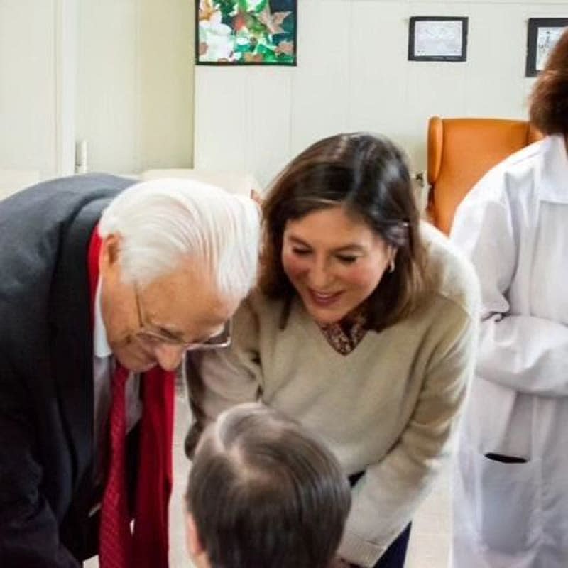 Chábeli y el padre Ángel 