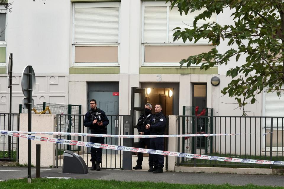French police patrolled the building where five bodies were found dead in Meaux (EPA/Christophe Petit Tesson)