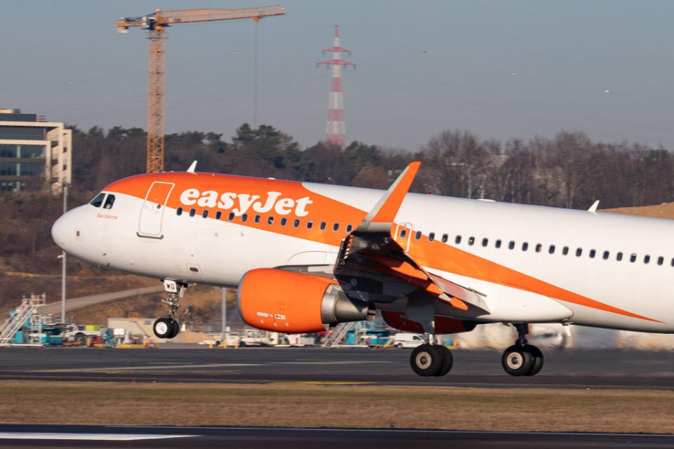 Easyjet è tra le compagnie aeree che inquina meno (Photo by Nicolas Economou/NurPhoto)