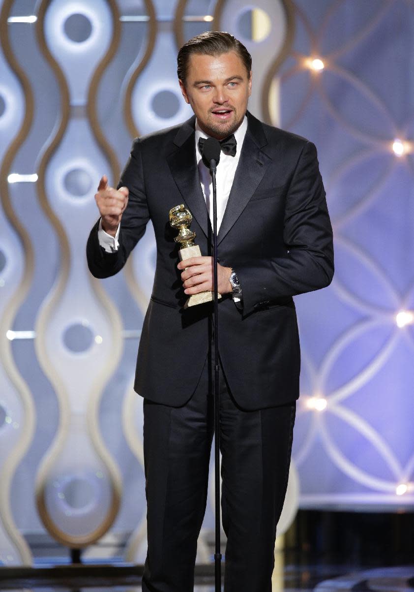 En esta imagen difundida por NBC, Leonardo DiCaprio acepta el Globo de Oro al mejor actor en una película musical o de comedia por su papel en "The Wolf of Wall Street", el domingo 12 de enero del 2014 en el hotel Beverly Hilton en Beverly Hills, California. (AP Foto/NBC, Paul Drinkwater)