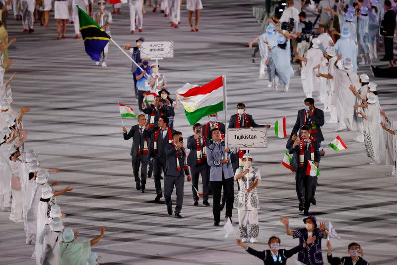 Foto del viernes de Temur Rakhimov, abanderado de Tayikistan en la ceremonia de apertura de los Juegos de Tokio