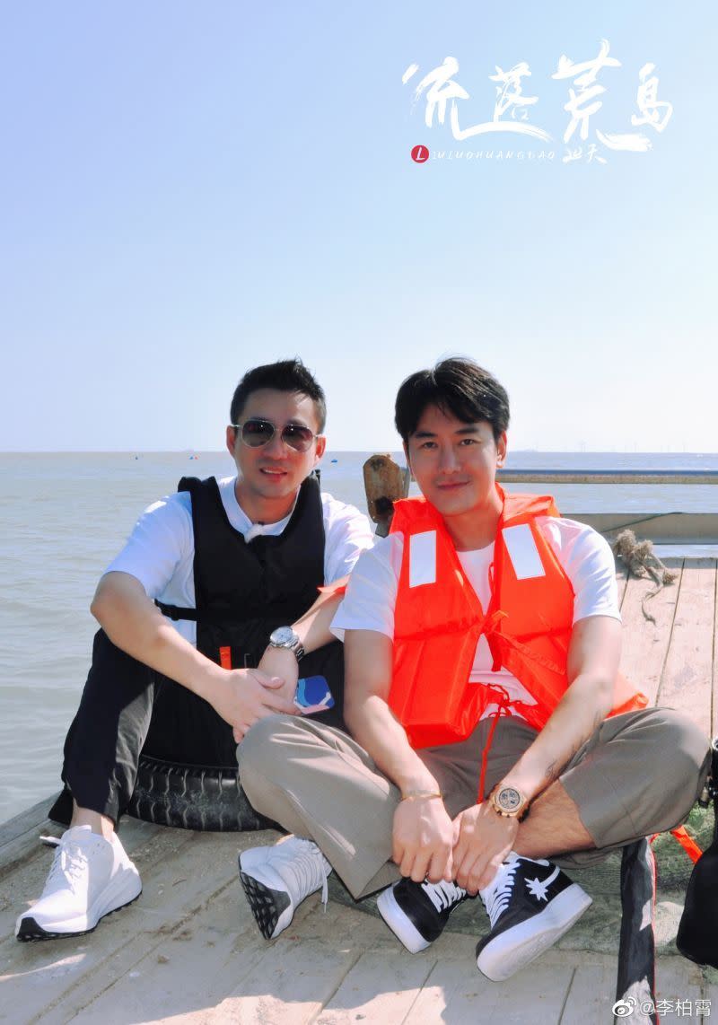 汪小菲（左）跟製作人合照。（圖／翻攝微博）