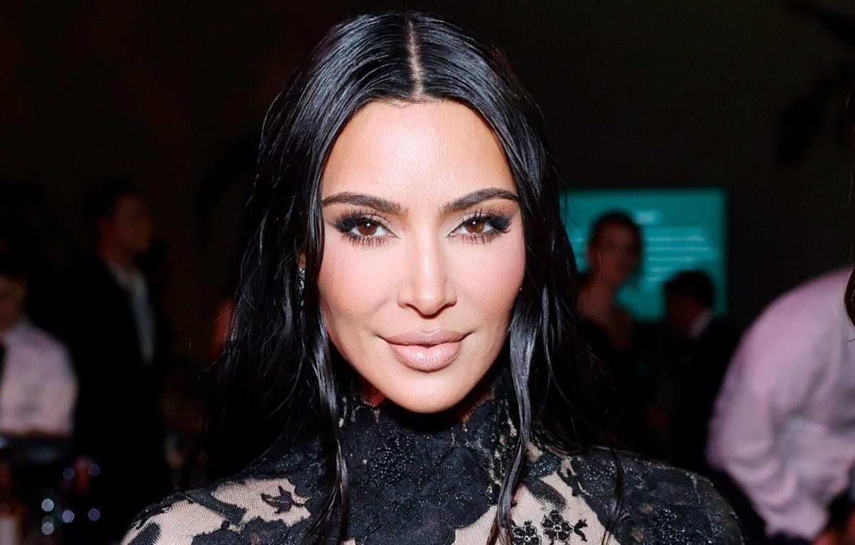 Możesz kupić dokładnie taki lakier do paznokci, jaki obecnie nosi Kim Kardashian, za jedyne 13 dolarów