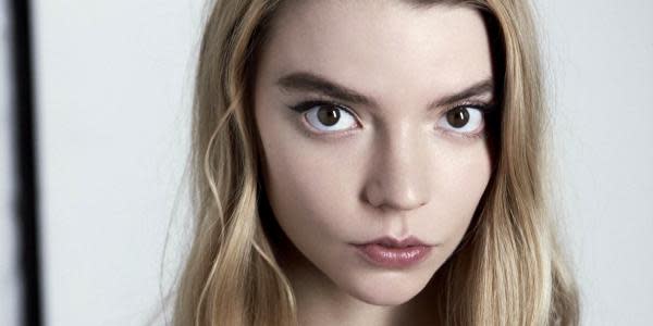 Anya Taylor-Joy es descrita como mujer de color en Estados Unidos y sus fans enfurecen