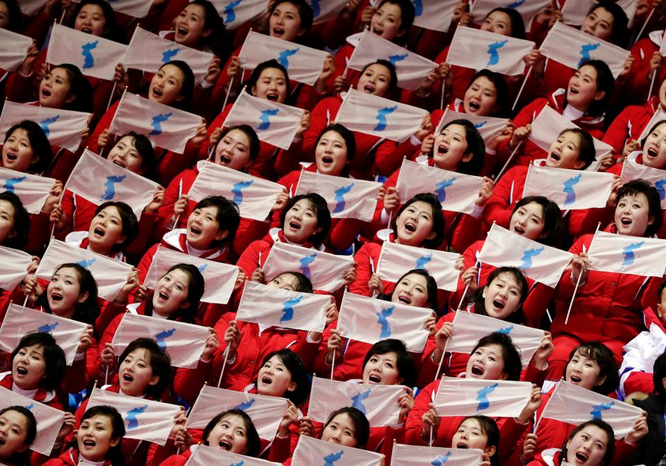 north korean cheerleaders