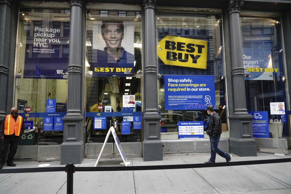 Photo by: John Nacion/STAR MAX/IPx 2020 11/27/20 A view of empty shopping lines at a Best Buy in Midtown, Manhattan during Black Friday, a day after Thanksgiving Day on November 27, 2020.