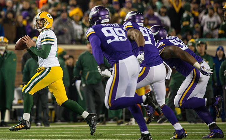 Green Bay Packers hold on for win over the Minnesota Vikings