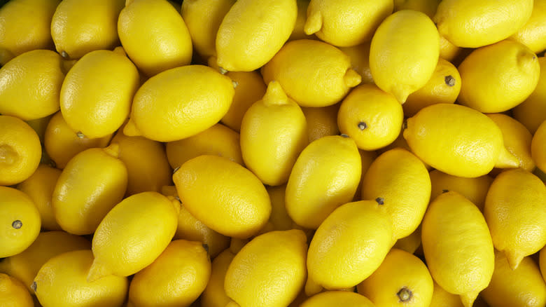 pile of lemons