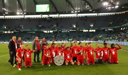 Football Soccer - VFL Wolfsburg v Bayern Munich - Bundesliga - Volkswagen Arena, Wolfsburg, Germany - 29/4/17 Bayern Munich's players celebrates after the match after winning the Bundesliga. Reuters / Kai Pfaffenbach