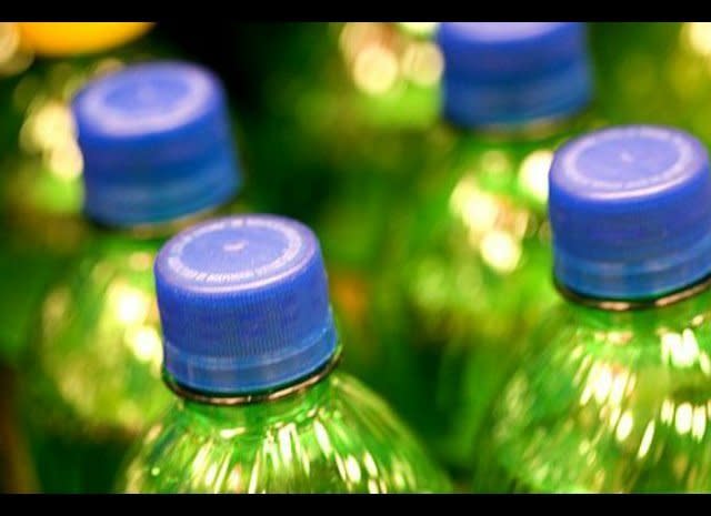 A new study by researchers at the University of California has determined that soda is actually shortening your life by 4.6 years. The study looks at the sugary drink outside of it’s known relationship with obesity and found that it actually ages your cells. The findings reported in American Journal of Public Health show telomeres, or the protective units of DNA, were much in white blood cells of people who drink more soda. This type of health issue has been found to develop diseases associated to aging including heart disease, diabetes, and certain cancer types.  <em>Photo Credit: © <a href="https://www.flickr.com/photos/dcjohn" target="_hplink">Flickr / dcJohn</a></em>  <a href="http://www.theactivetimes.com/8-ways-drinking-soda-killing-you-slideshow?utm_source=huffington%2Bpost&utm_medium=partner&utm_campaign=health" target="_hplink"><strong>Click Here to See More Ways Drinking Soda is Killing You</strong></a> 