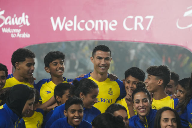 Thousands of Saudi fans cheer as Ronaldo unveiled at Al Nassr