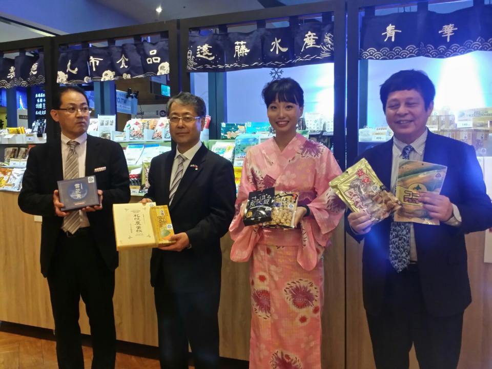 ▲由拓展國貿引進的北海道在台概念店「饗樂天堂」今開幕，北每道經濟部組團來相挺。（圖／金武鳳攝 , 2017.10.18）