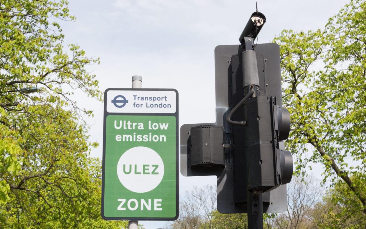 Ulez zone sign with camera - Jansos / Alamy Stock Photo