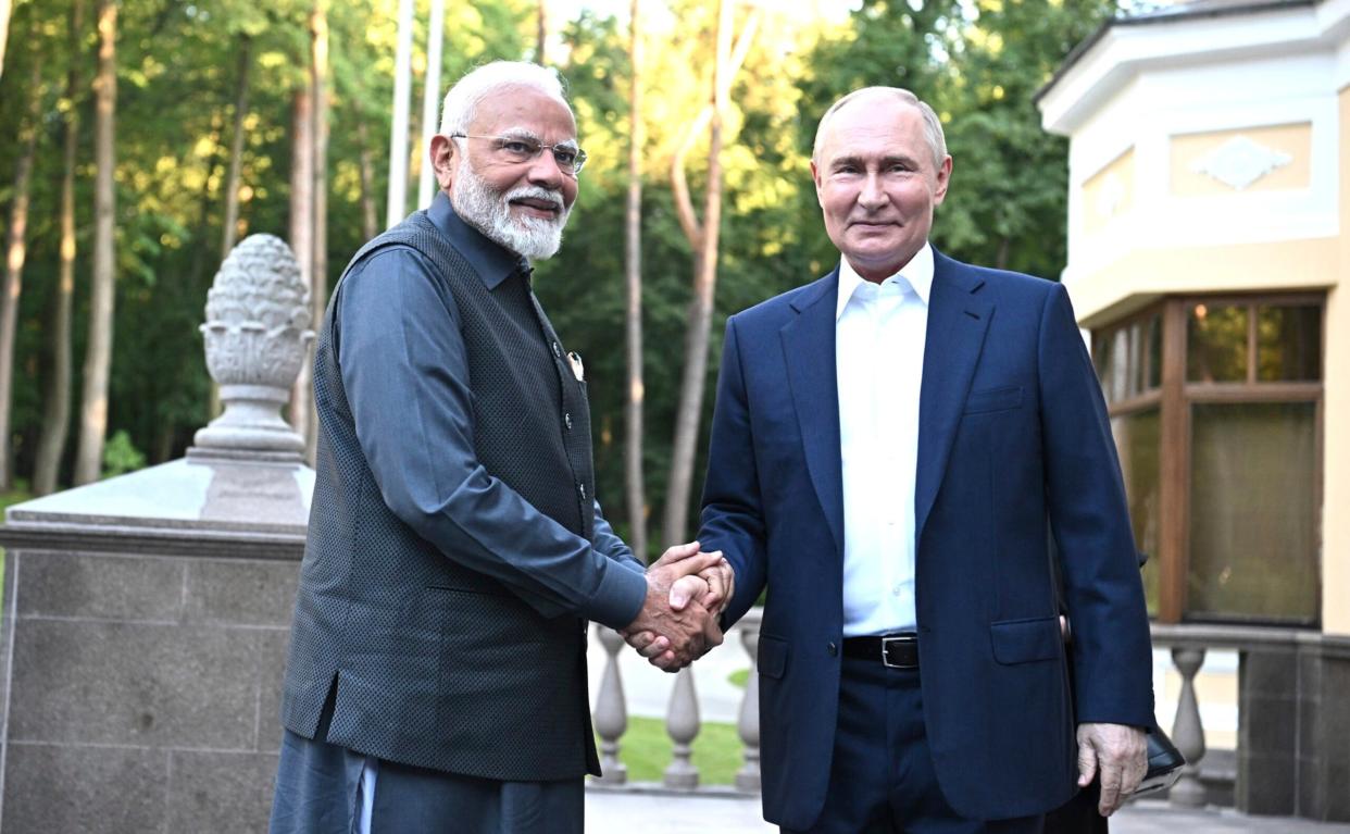 Indiens Präsident Narenda Modi (links) und Wladimir Putin (rechts)
 - Copyright: picture alliance/Zumapress/Gavriil Grigorov/Kremlin Pool